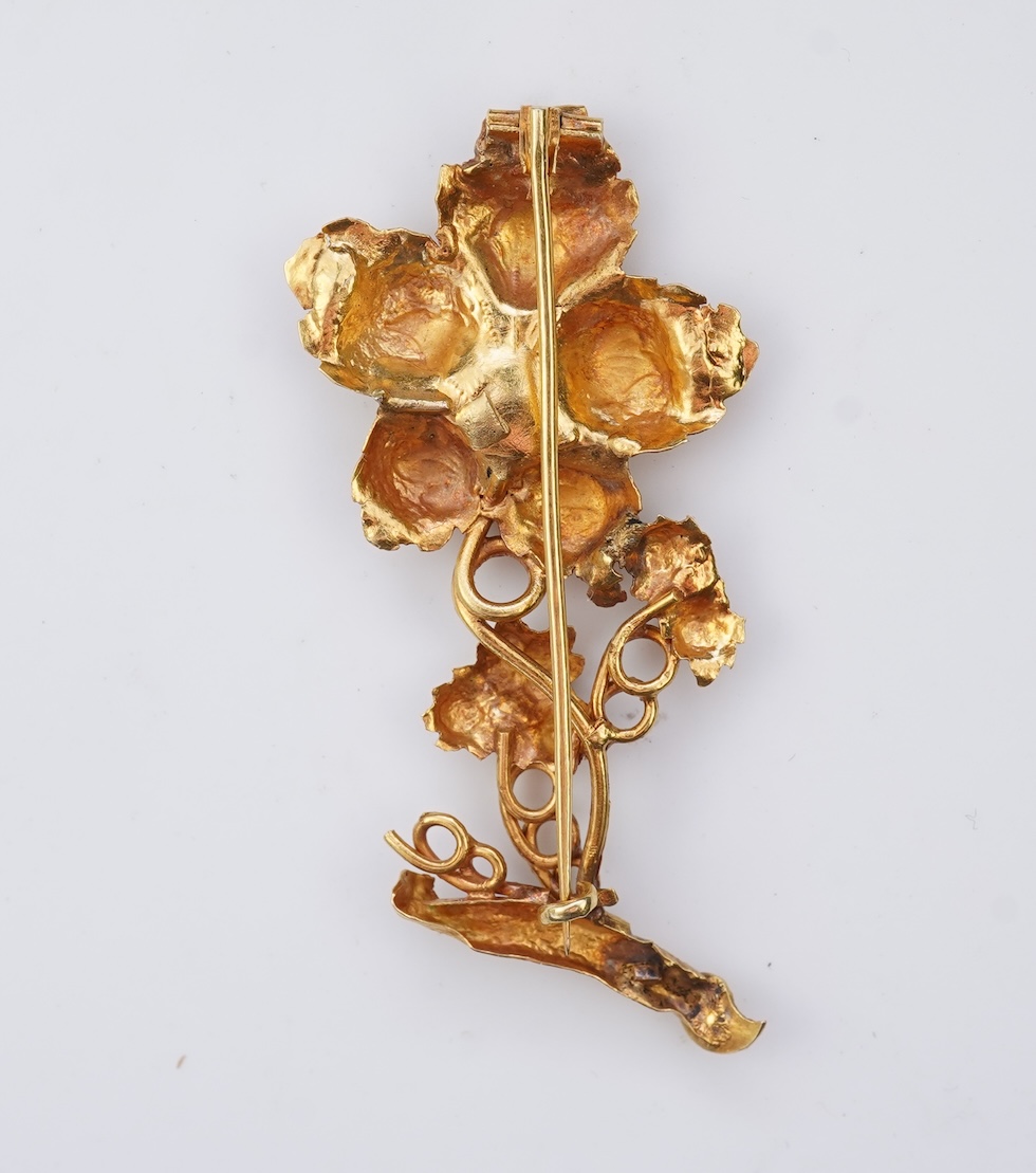 A gold brooch, circa 1840